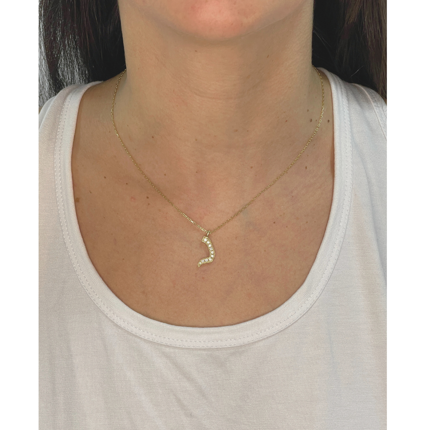 שרשרת תליון אות גדולה משובצת