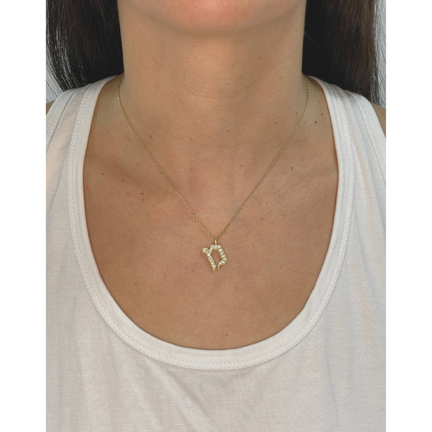 שרשרת תליון אות גדולה חלקה