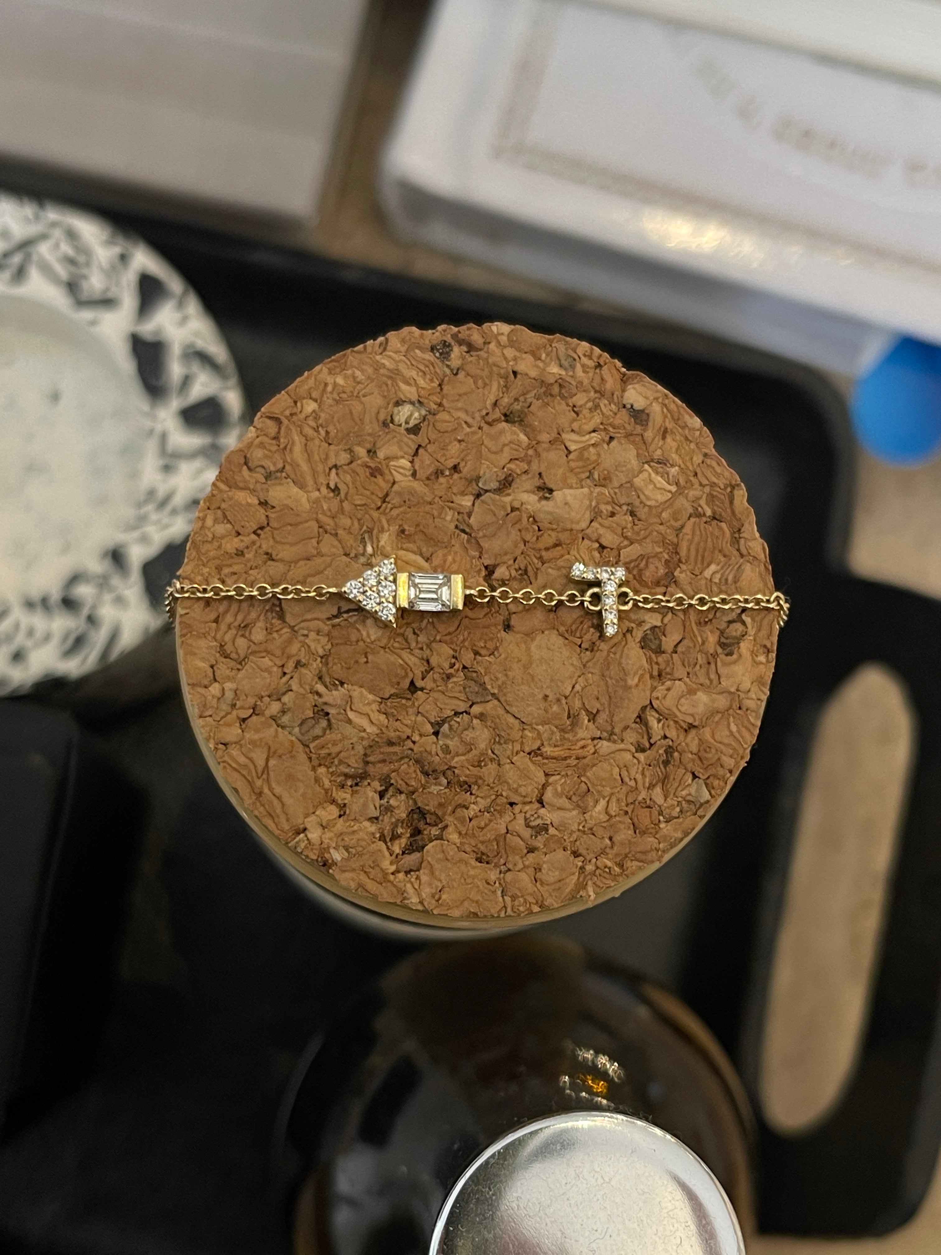 צמיד אלמנט קטן משובץ