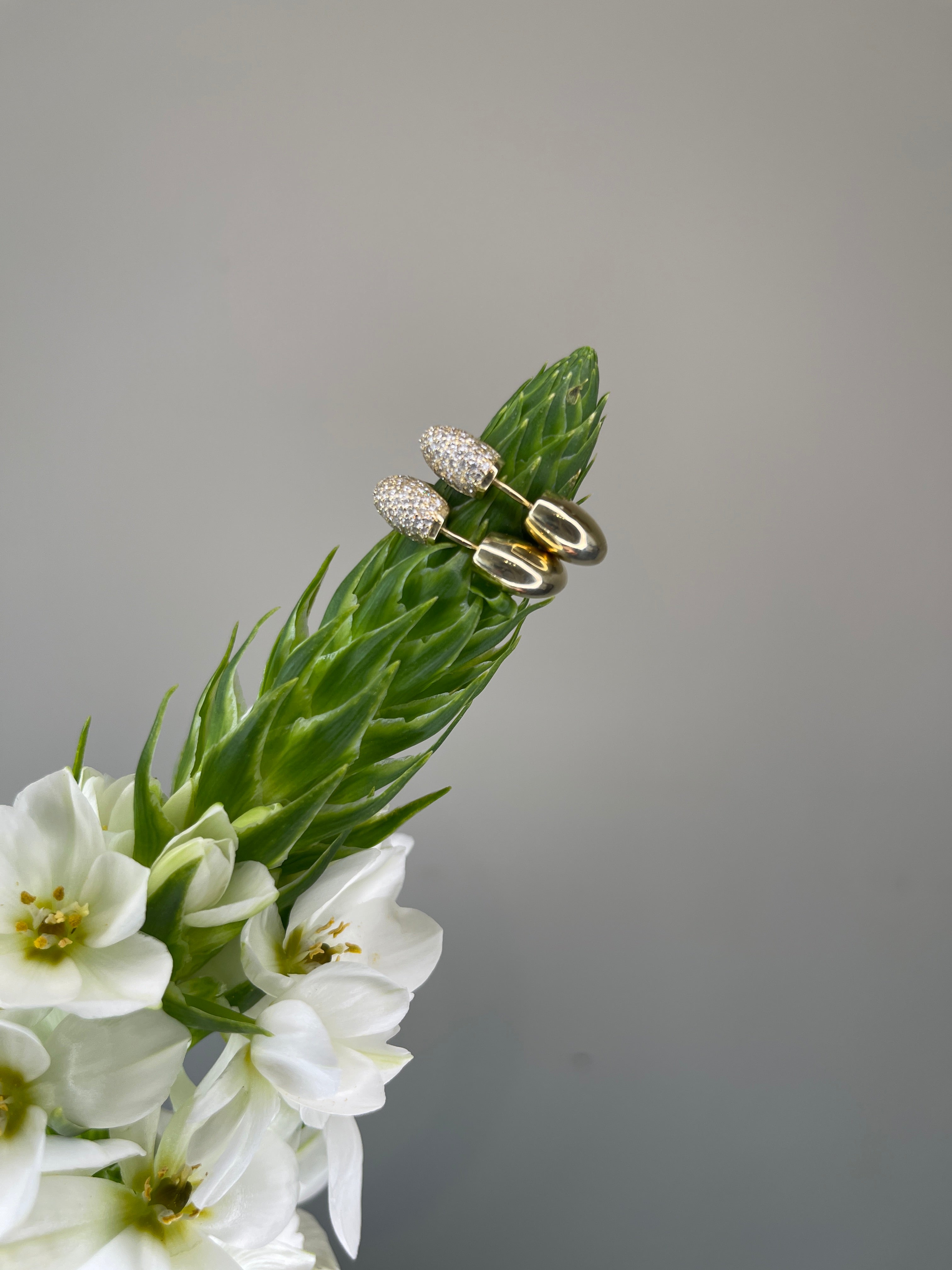 עגילי לב משובצים דו-צדדי מתהפך Éternal Heart Hoops