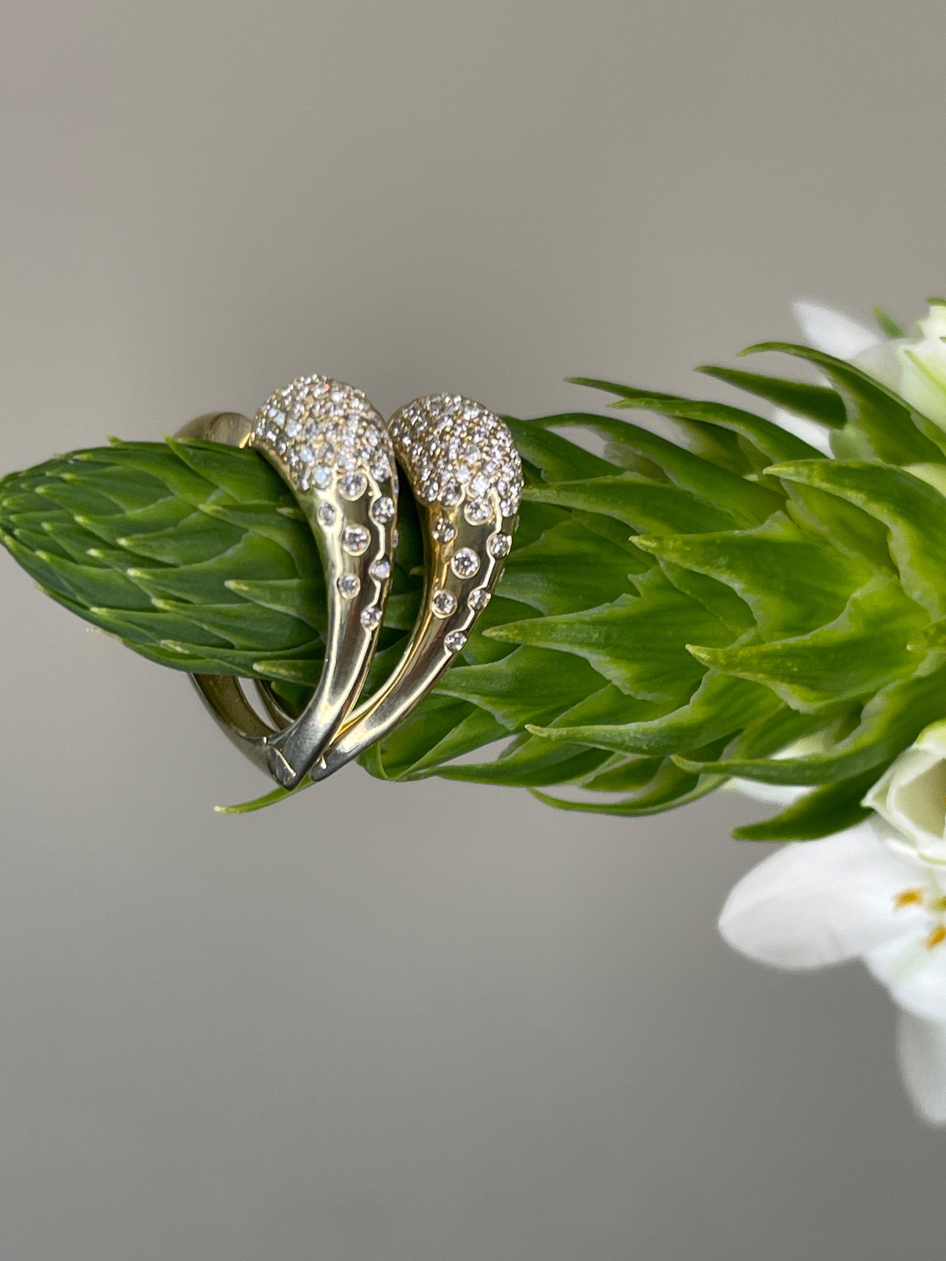 עגילי לב משובצים דו-צדדי מתהפך Éternal Heart Hoops