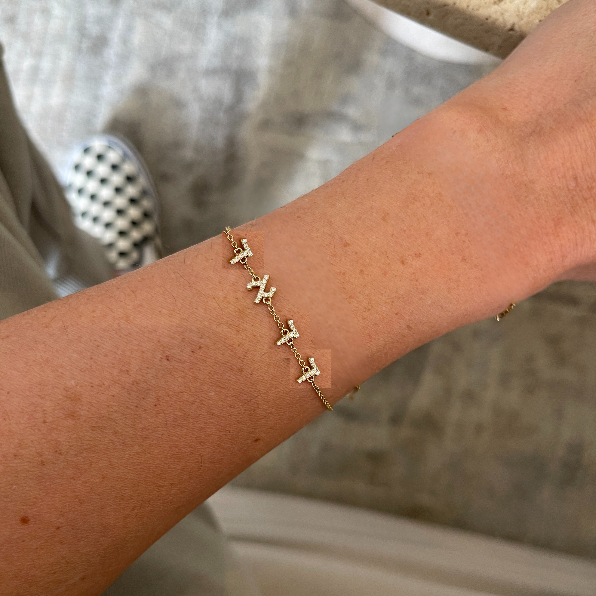 צמיד שם עברי - אותיות קטנות משובצות